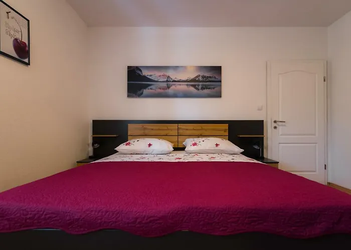 Apartments Mira