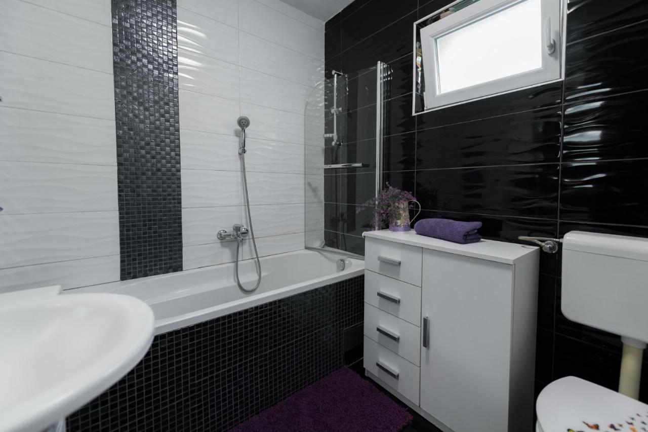Mira Apartment *